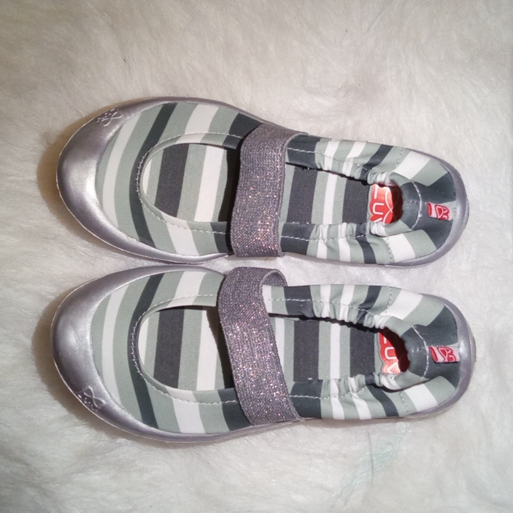 💚 Luv Dream Flats NWT